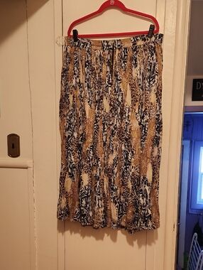 🔥Pleated Printed Midi Skirt in Beige and Black